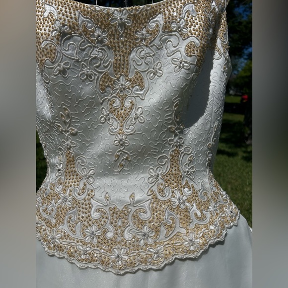 Wedding gown, preloved - Picture 8 of 15